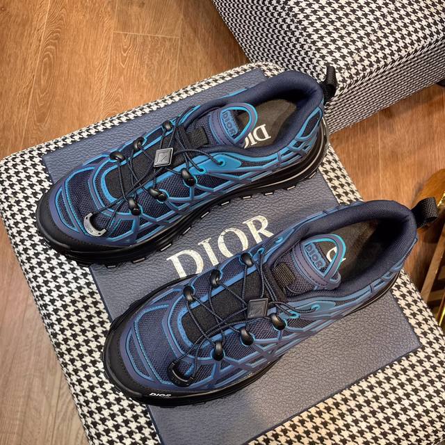 升级专柜最新版本，最新鞋型 DDD Dior 迪奥全新顶级版本，原版1:1定制做工精细区别市场普通版本 DDD 全新复古风向标，工艺复杂，做工精湛，专业试脚，上