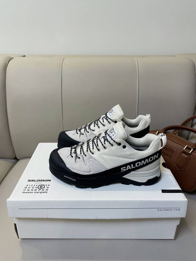 Mm6 & Salomon 萨洛蒙联名马吉拉X-Alp系列情侣款 健步如飞款！ DDD 全新演绎专注于外观设计，都市风格，都市经典！ DDD 富有质感网纱拼接牛