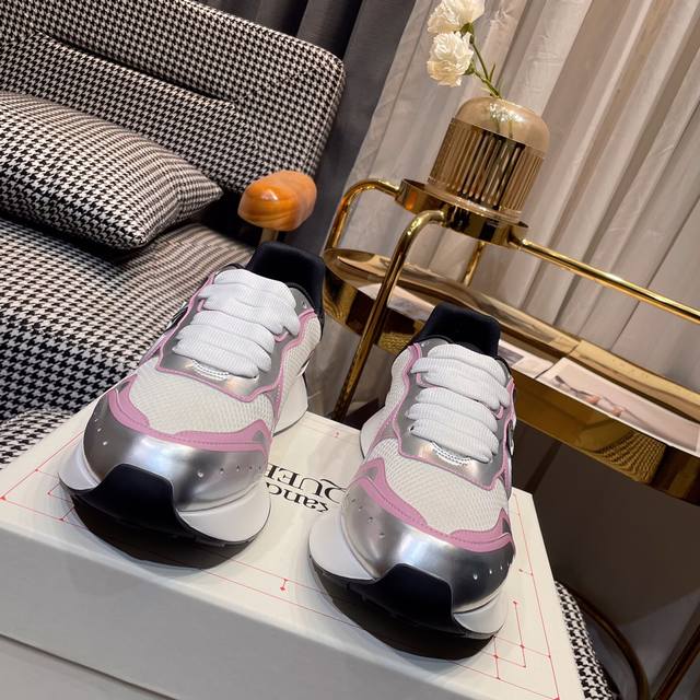 顶级高端 DDD Alexander Mcqueen 亚力山大麦昆 DDD 一如既往独家开模鞋底，爱不释手，正确版型，上脚绝对精彩，舒适度超级赞 DDD 经典＆