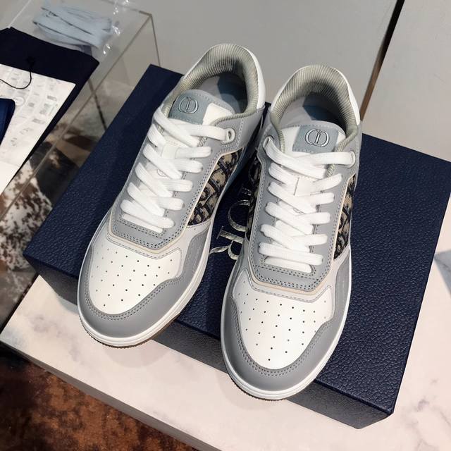 一如既往，坚持好货分享！细节到位！ DDD 正确版型，正确鞋型，欢迎对比 DDD 经典＆时尚＆百搭＆大气＆高大尚 DDD Dior B27 系列复古潮流 品牌标