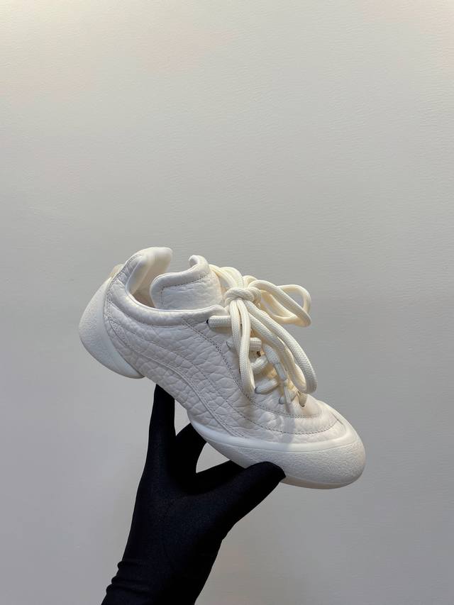 女 顶级高端 DDD Alexander Mcqueen 亚力山大麦昆 DDD 全新鞋型 Flexion 正确版型，上脚绝对精彩，超级柔软分 DDD 打破常规，