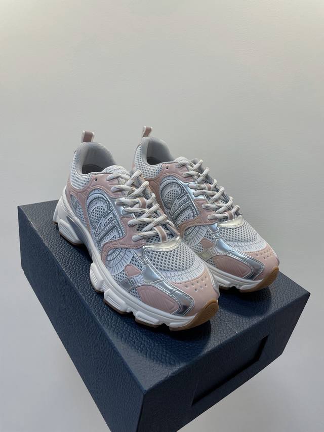 Dior Chrono 迪奥新款小跑鞋，热巴同款厚底增高巨显腿瘦 DDD 酷毙了，未来感十足！再次演绎了迪奥酷时尚的理念！ DDD 鞋型，质感，纹理，原板复刻，