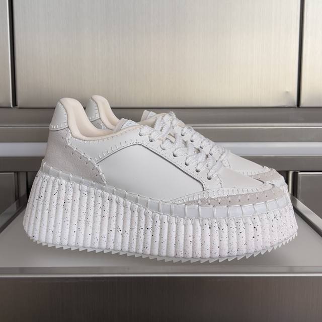 顶级版本:女款 DDD 蔻依Chloé 克洛伊Nama系列 坡跟 休闲 运动鞋 DDD 这款 Nama 坡跟运动鞋由光滑和绒面母牛皮制成,搭配标志性、轻巧且超舒 顶级版本:女款 DDD 蔻依Chloé 克洛伊Nama系列 坡跟 休闲 运动鞋 DDD 这款 Nama 坡跟运动鞋由光滑和绒面母牛皮制成,搭配标志性、轻巧且超舒