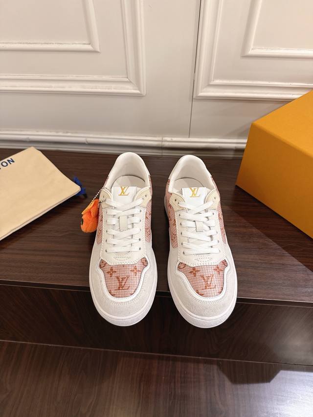 情侣款 DDD Louis Vuitton 路易威登最新款 饼干鞋休闲鞋 DDD 超多明星时尚博主种草 脚感超级舒服 复古又有时尚感 厚实而轻盈的橡胶组合外底实