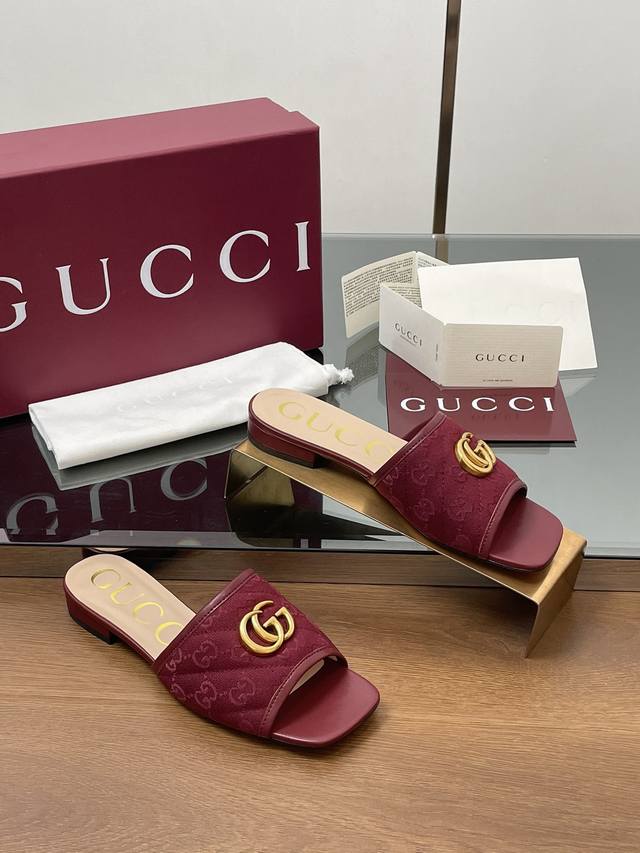 2025夏季新款新色凉拖鞋现货上新啦。 Gucci 高品质拖鞋 双G五金 5D立体双Gg刺绣露趾凉鞋 拖鞋 DDD 跟高：1.0和2.5Cm中跟，原版一比一！