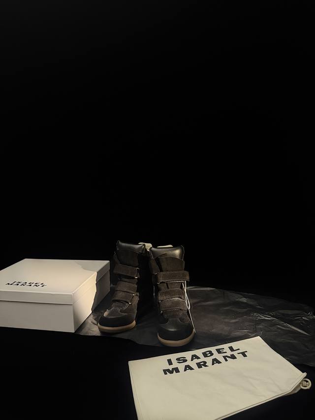 伊莎贝尓 25款秋冬新款内增高休闲高帮运动鞋 DDD 一双简单又不失高级的靴子，拉长腿增高隐线大底！脚感特别舒适 随意百搭！超级适合街拍，好穿有Isabelma