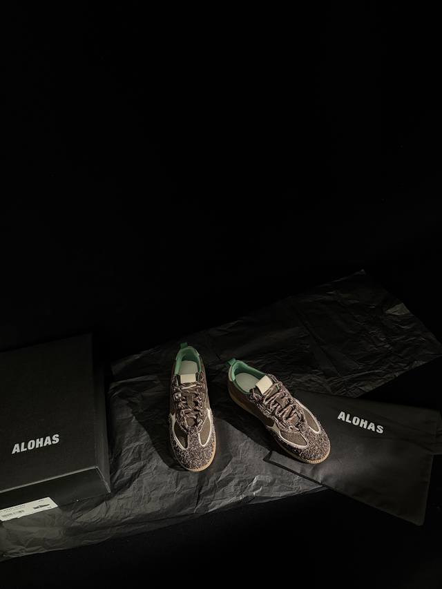 西班牙小众品牌德训鞋官网同步发售 DDD 纯手工制作的小众鞋子，Ins超国外众多博主穿搭款 DDD 面料：头层长毛绒+丝光绒反毛皮 DDD 内里：透气休闲网纱布