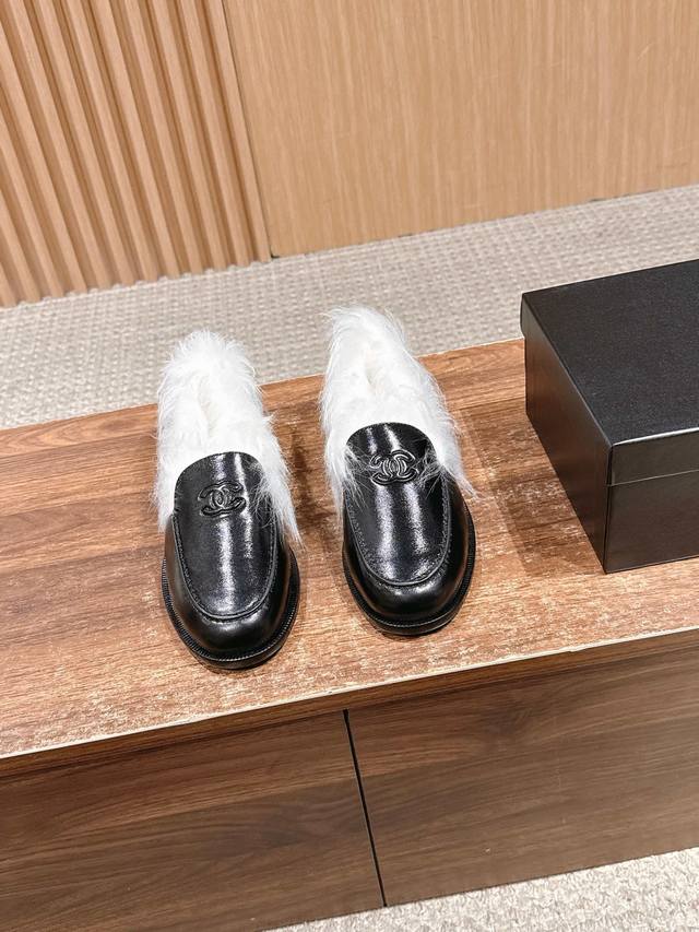 代购级 Chanel 香奈儿25N滑雪系列 毛毛 乐福鞋 DDD 这双貉子毛乐福鞋真的美到失语全真皮面料细腻高级 搭配经典刺绣 DDD 每一处细节都写着 奢侈