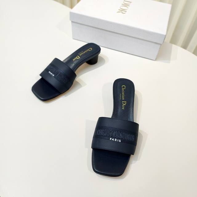 工厂P价P DDD 迪奥 Dior 2025 春夏新款 Dway 平底一字拖纯色女鞋 Cd字母Logo立体刺绣圆柱跟凉鞋 方头粗跟果冻色露趾拖鞋 原版开发市面顶