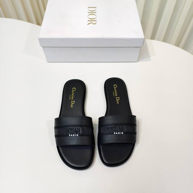 工厂P价P DDD 迪奥 Dior 2025 春夏新款 Dway 平底一字拖拼色女鞋 Cd字母Logo立体刺绣圆柱跟凉鞋 方头粗跟果冻色露趾拖鞋 原版开发市面顶