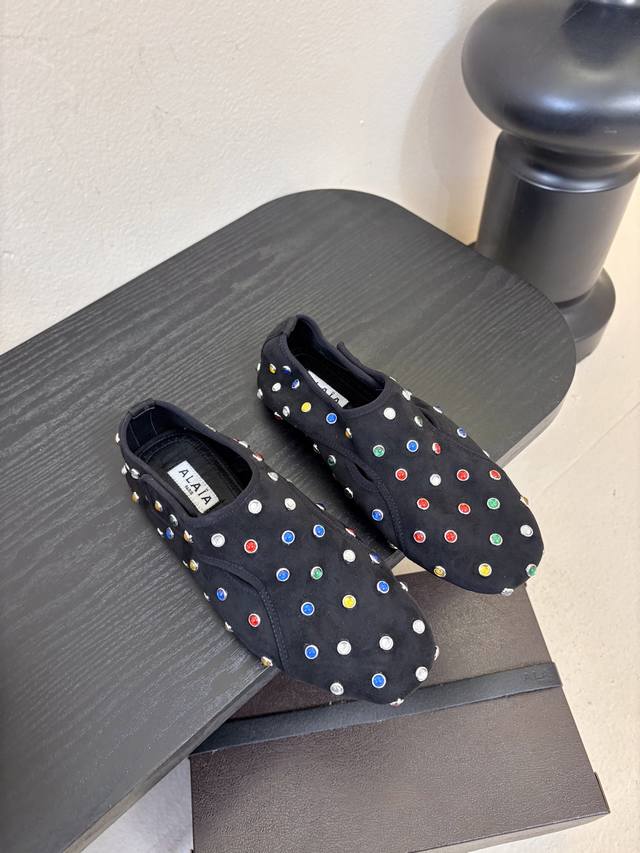 光面 DDD 带钻 DDD Alaiai 26C New Arrival～ DDD 大家对Balletcore 芭蕾风的印象是不是还停留在柔和色调和绑带的元素，