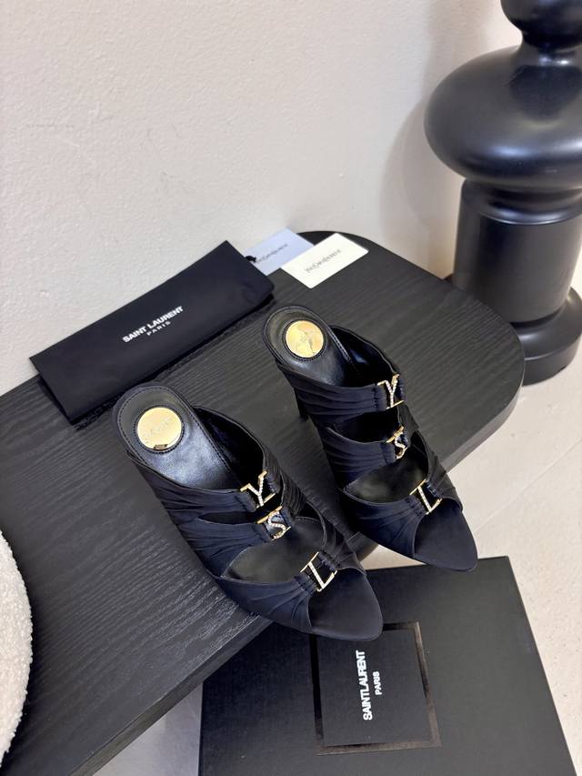 圣罗兰Saint Lauren* Ss新Ysl Logo高跟鞋拖 DDD Ysl走秀款高跟鞋 各种小裙子搭配起来 完全不挑脚型哦 Ysl Logo跟特别好看！在