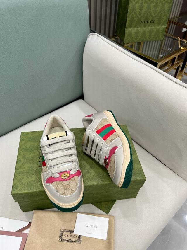 工厂P.顶级板 小脏鞋做旧复古风格，女款增加可拆卸珠子装饰，随时解放视觉感官变化。内里毛巾布冬暖夏凉，四季可穿，颜色搭配丰富多变。女35-40码。男39-45