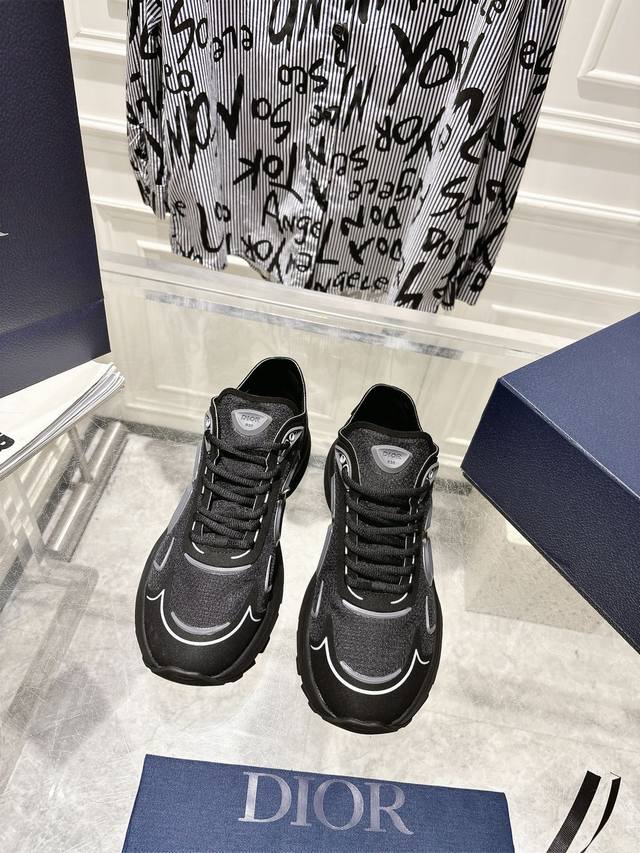 出厂 DDD Dior 2026春款B30系列Countdown 最新款休闲运动鞋 DDD 这款 B30 Countdown 运动鞋是 Dior 别具一格的经典