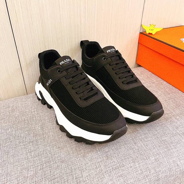 工厂P批 普拉达 男鞋高端品牌 官网1：1最新力作：鞋面采用意大利进口头层牛皮搭配舒适透气内里原版防滑耐磨大底制作，让行走更加便捷舒适！独家新款，惊世之作，与官