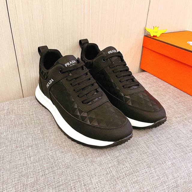 工厂P批 普拉达 男鞋高端品牌 官网1：1最新力作：鞋面采用意大利进口头层牛皮搭配舒适透气内里原版防滑耐磨大底制作，让行走更加便捷舒适！独家新款，惊世之作，与官