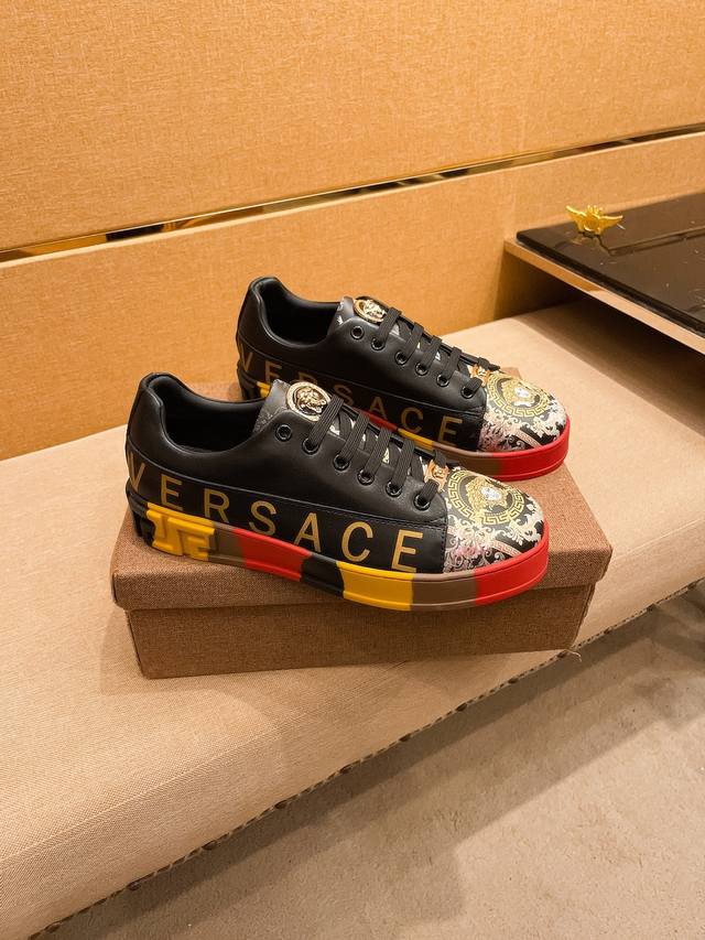 工厂P批 范思哲 男鞋高端品牌 官网1:1最新力作:鞋面采用意大利进口头层牛皮搭配舒适透气内里原版防滑耐磨大底制作,让行走更加便捷舒适!独家新款,惊世之作,与官 工厂P批 范思哲 男鞋高端品牌 官网1:1最新力作:鞋面采用意大利进口头层牛皮搭配舒适透气内里原版防滑耐磨大底制作,让行走更加便捷舒适!独家新款,惊世之作,与官