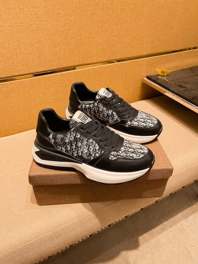 工厂P批 迪奥 男鞋高端品牌 官网1：1最新力作：鞋面采用意大利进口头层牛皮搭配舒适透气内里原版防滑耐磨大底制作，让行走更加便捷舒适！独家新款，惊世之作，与官方