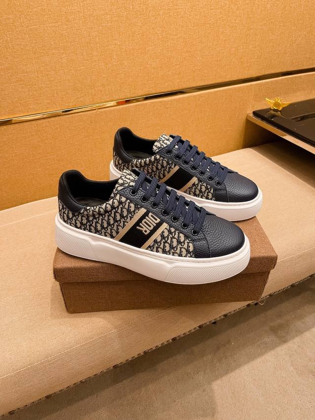 工厂P批 迪奥 男鞋高端品牌 官网1：1最新力作：鞋面采用意大利进口丝光面料搭配舒适透气内里原版防滑耐磨大底制作，让行走更加便捷舒适！独家新款，惊世之作，与官方