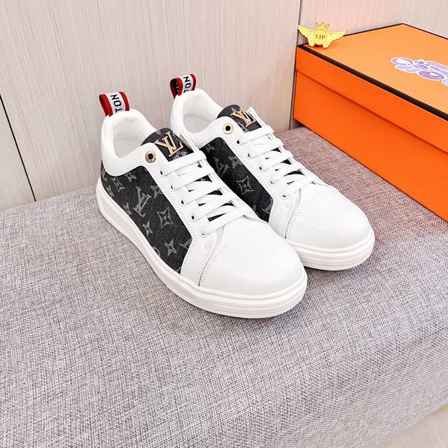 工厂P批 Lv 路易威登 男鞋高端品牌 官网1：1最新力作：鞋面采用意大利进口头层牛皮搭配舒适透气内里原版防滑耐磨大底制作，让行走更加便捷舒适！独家新款，惊世之