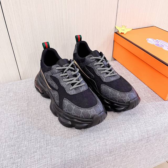 工厂P批 古奇 男鞋高端品牌 官网1：1最新力作：鞋面采用意大利进口头层牛皮搭配舒适透气内里原版防滑耐磨大底制作，让行走更加便捷舒适！独家新款，惊世之作，与官方