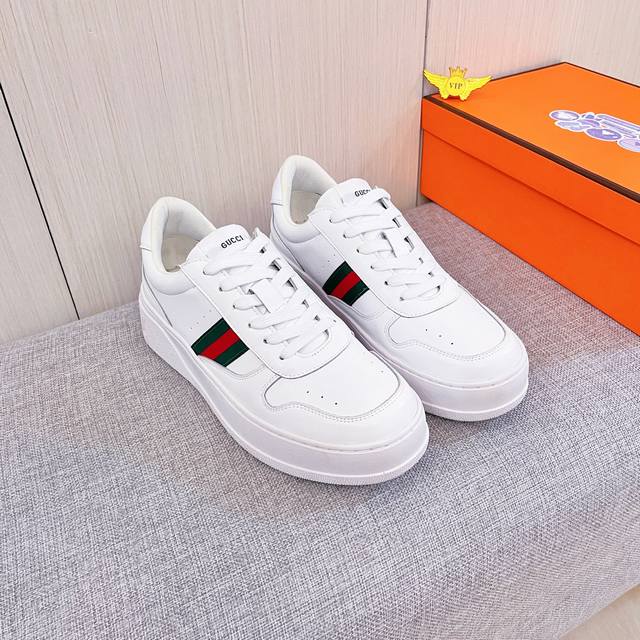 工厂P批 古奇 男鞋高端品牌 官网1：1最新力作：鞋面采用意大利进口头层牛皮搭配舒适透气内里原版防滑耐磨大底制作，让行走更加便捷舒适！独家新款，惊世之作，与官方