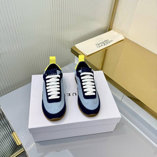 工厂P批P女 DDD Mcqueen 麦昆 Ec1 26Ss新款 小白鞋 德训运动鞋 DDD 当下最火爆的一款的德训鞋 灵感来自经典复古学院风，全新演绎经典，轻