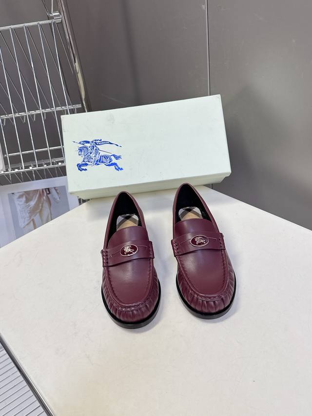 Burberry博柏利2026春夏最新款乐福鞋 DDD 超多明星网红种草 今年超火的皱皮乐福鞋 简简单单的老钱风穿搭 妥妥大厂出品 品质品控不用担心 复古摩登设