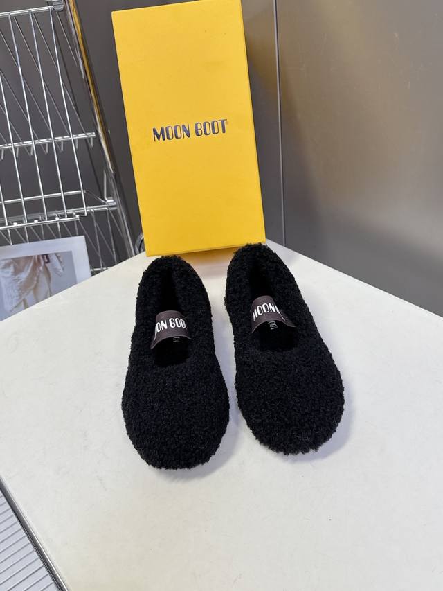 Moon Boot雪地靴品牌毛毛拖 毛毛鞋 DDD 它以独特设计 将品牌经典与时尚前沿巧妙融合 标志性品牌大Logo以精湛工艺滴胶于鞋面 醒目而张扬 更是气场的 Moon Boot雪地靴品牌毛毛拖 毛毛鞋 DDD 它以独特设计 将品牌经典与时尚前沿巧妙融合 标志性品牌大Logo以精湛工艺滴胶于鞋面 醒目而张扬 更是气场的