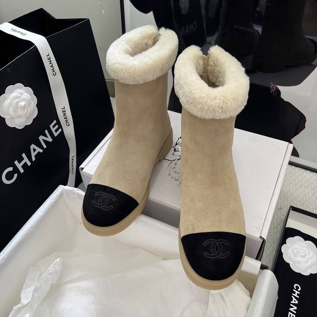 Chane* DDD DDD 代购级别 DDD 小香秋冬麂皮羊毛毛雪地靴 短靴 DDD DDD 领口一圈羊羔毛毛～毛绒绒暖Fufu～实物超温柔～冬日高级氛围感满