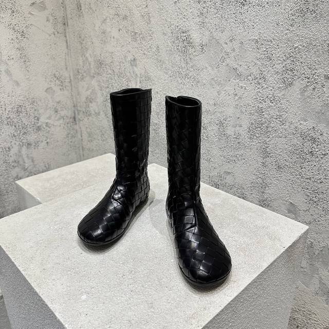 Bottega Veneta DDD 顶级版市场最高版本的手工编织 编织系列 Bv Atomic系列 DDD 靴型超级修饰腿型，无论是肉肉腿还是小短腿，穿上立马