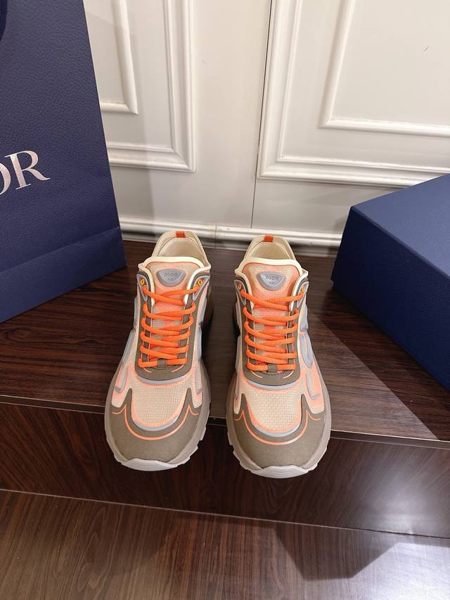 Dior迪奥 最新情侣款B30 Countdown运动鞋 DDD 这款B30倒计时科技训练鞋是 2026年春季的新款，其运动型设计将时尚元素与技术性能完美结合。