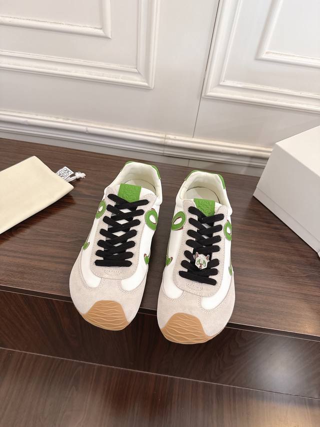 莞货 DDD Loewe罗意威 X Louis Wain 联名款 26 Ballet Runner 2.0 圆头系带 低帮 生活休闲鞋 DDD 原版购入开发 做
