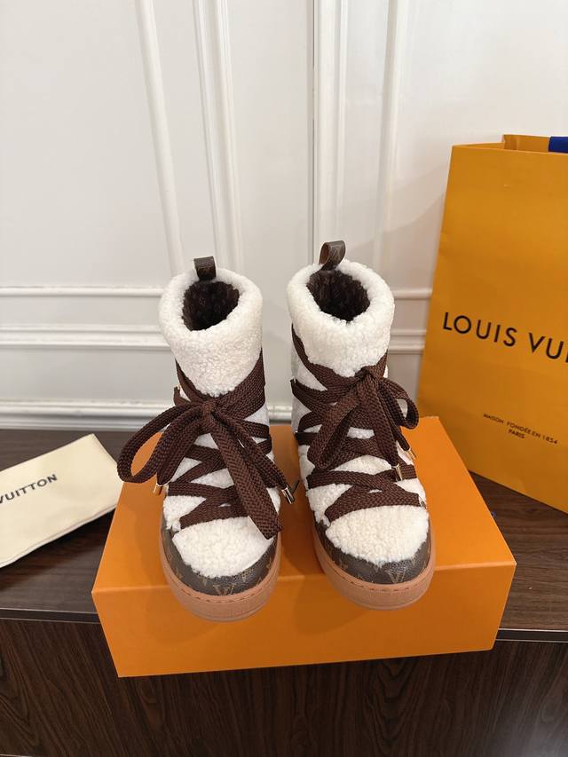 Louis Vuitton 路易威登 秋冬最新款雪地靴 DDD 超多明星网红种草 真羊毛鞋面 防水防风又保暖 羊毛尼内里舒适又透气，现在正当季，剁手党抓紧囤起来