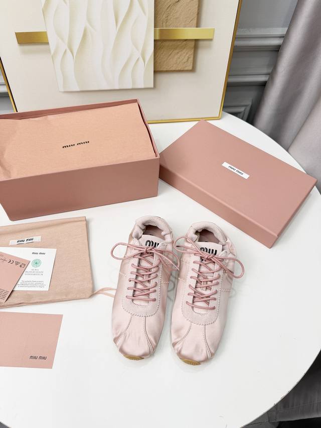 Miu Mu新款德训鞋进口牛绒面品牌专属布面软糯绵羊皮内里♀超软超百搭生胶组合大底防滑耐磨的同时也不累脚多个颜色可选择每个颜色搭配起来都是绝绝子 DDD 标准码