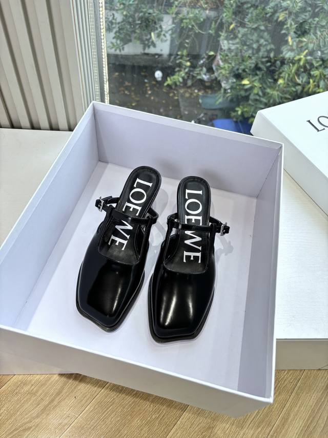 罗意威Loewe 26Ss 夏季 拖鞋 DDD 真正空调鞋，加若隐若现的美感，上脚真的太美了！强烈推荐，超级懒人时装拖，三种穿法，明星博主同款！ DDD 面料：