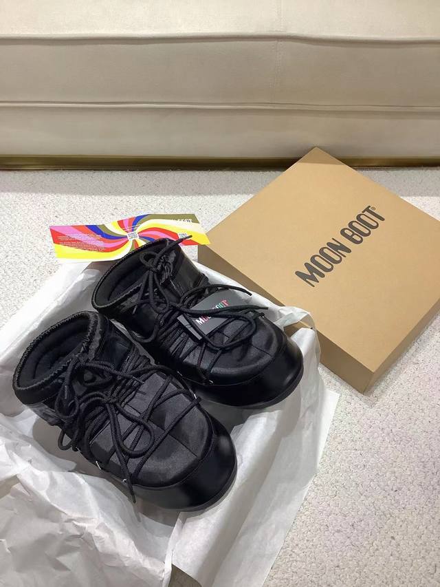 Moon Boot｜雪地里的太空时尚，明星同款保暖神器 DDD 始于70年代，源自阿波罗登月的灵感 DDD 创始人Giancarlo Zanatta以宇航靴为灵