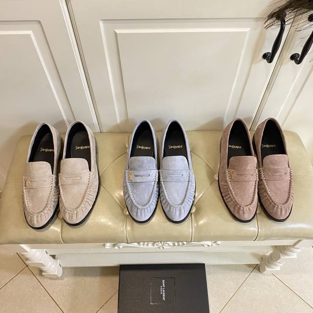 顶级版本，圣罗兰Ysl Saint Laurent新款，羊绒面，羊皮里，真皮大底，35-41码 42，43，44码定做不退换 DDD