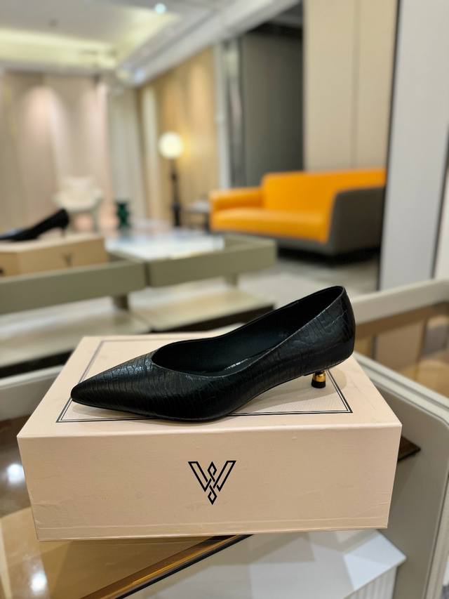 2025 春秋 全网独家授权销售 DDD Vanda Novak来自意大利品牌 全网独家 DDD 耗时3个月研发 DDD 鞋跟独特设计酒杯 DDD 重磅系列 D