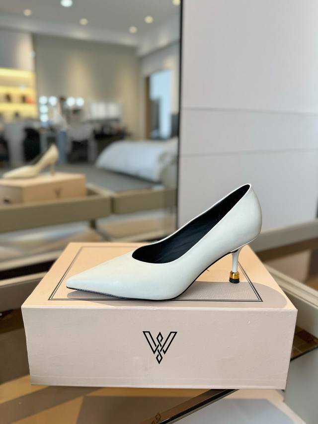 Vanda Novak来自意大利品牌 全网独家 DDD 耗时3个月研发 DDD 鞋跟独特设计酒杯 DDD 重磅系列 DDD 众多联手意大利品牌 DDD 推出高级