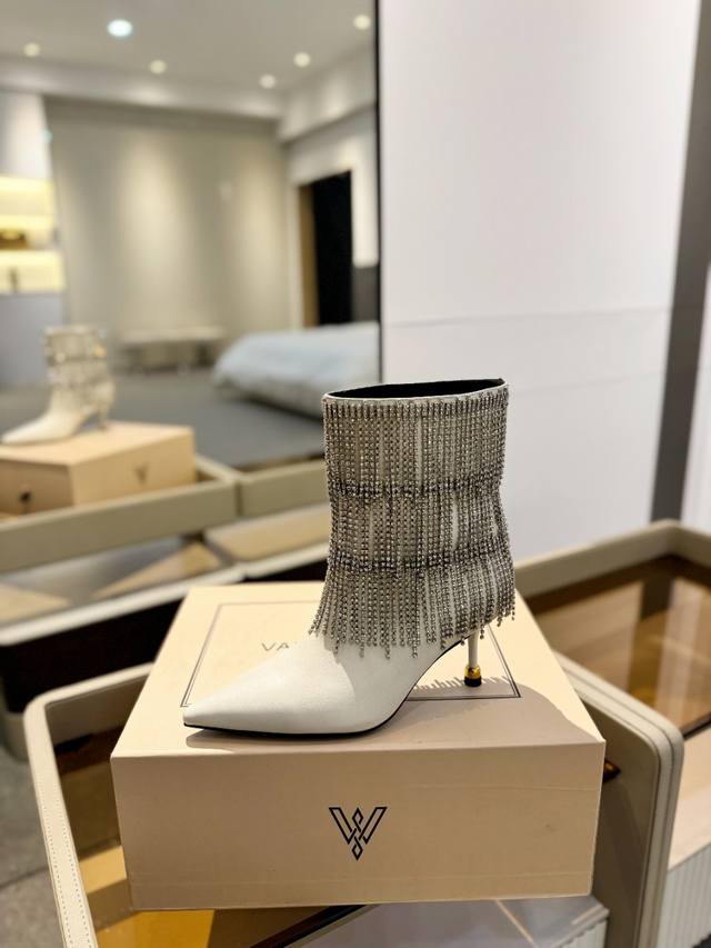 Vanda Novak 正品代购支持验货 DDD 24春夏 备货中，可正常接单 DDD 小牛皮 DDD 尺码:34－42 {41.42不予退换} DDD 颜色: