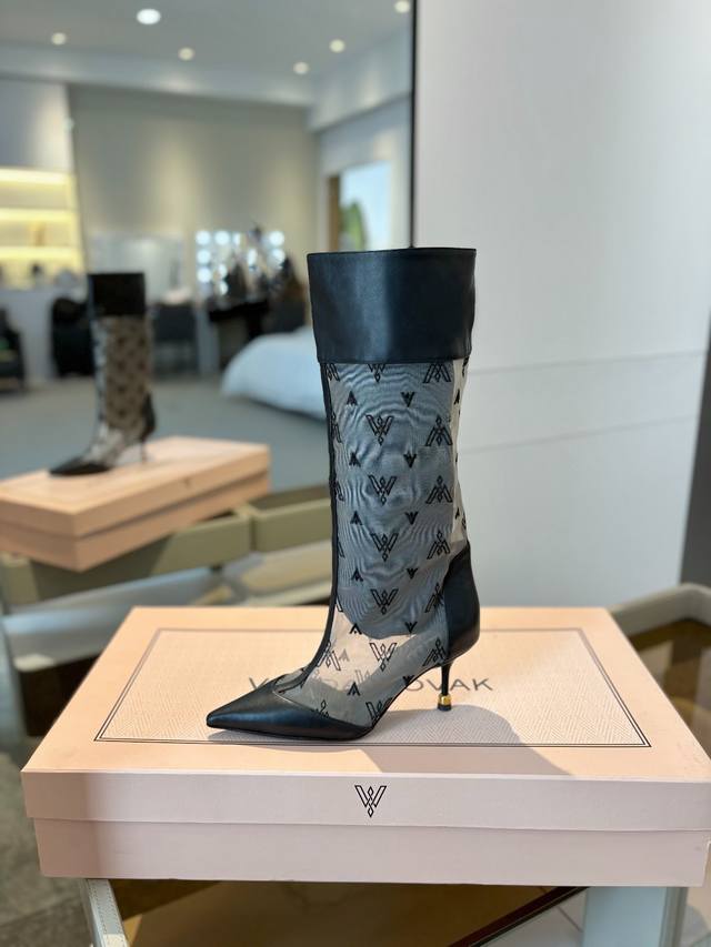 Vanda Novak来自意大利品牌 全网独家 DDD 耗时3个月研发 DDD 鞋跟独特设计酒杯 DDD 重磅系列 DDD 众多联手意大利品牌 DDD 推出高级