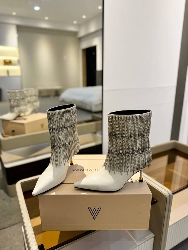 Vanda Novak DDD 顶级版本 DDD 全网独家出售 DDD 全网独家代理销售，支持验货 DDD 正品.正品.正品 重要的事说三遍 DDD 官网最新发