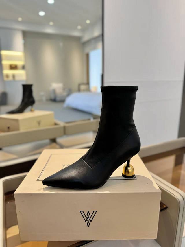 Vanda Novak DDD 顶级版本 DDD 全网独家出售 DDD 全网独家代理销售，支持验货 DDD 正品.正品.正品 重要的事说三遍 DDD 弹力羊皮.