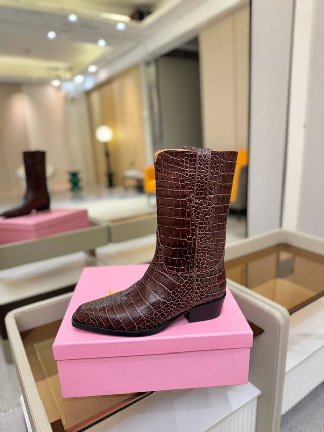 价格P： DDD DDD 德州巴黎 DDD Paris Texas DDD 西部短战靴 DDD 优雅风格，创造不一样的感觉！ DDD 它是你鞋柜里不可缺少的战靴