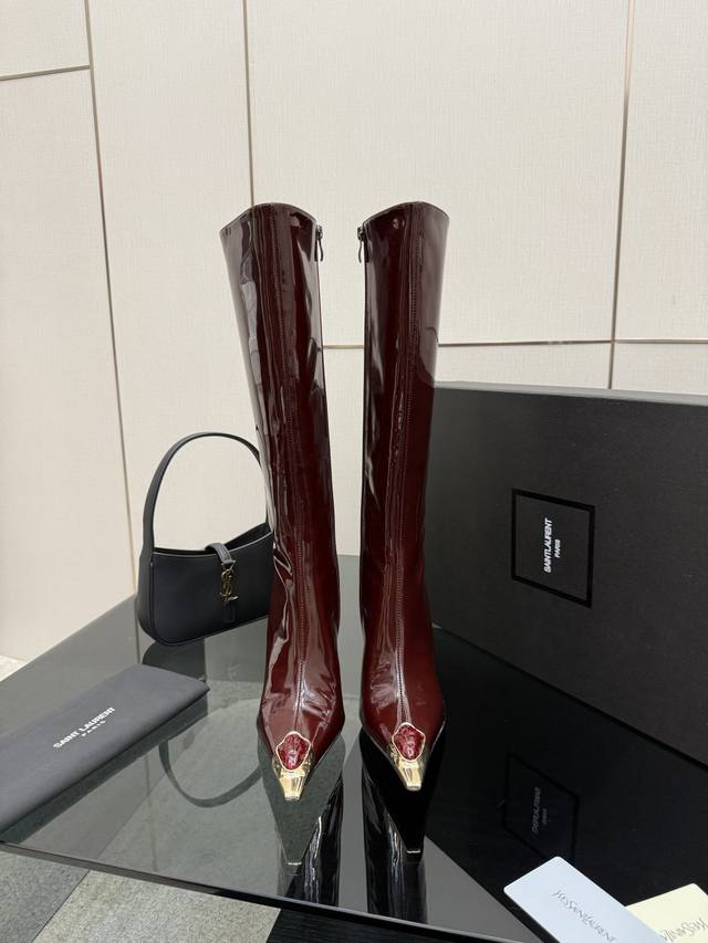 新款Ysl 圣罗兰 Ss2025尖头短靴 高跟新品 走秀款靴 DDD 2025全新春夏系列后带方扣高跟凉鞋 ! 尖头高跟拖鞋淡淡的夏日里怎么少得了一双仙女鞋 D 新款Ysl 圣罗兰 Ss2025尖头短靴 高跟新品 走秀款靴 DDD 2025全新春夏系列后带方扣高跟凉鞋 ! 尖头高跟拖鞋淡淡的夏日里怎么少得了一双仙女鞋 D