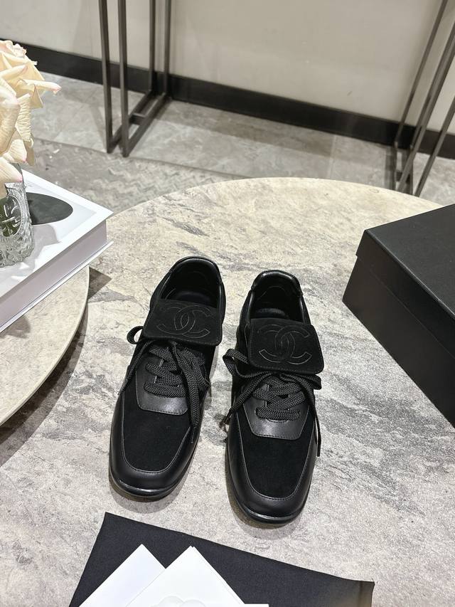 Chanel Vintage复古小香大Logo Footprint翻盖足球鞋德比鞋～大厂代购品质 DDD 這雙真的好可愛，復古又時髦，是中古款里的小网红了，麂皮