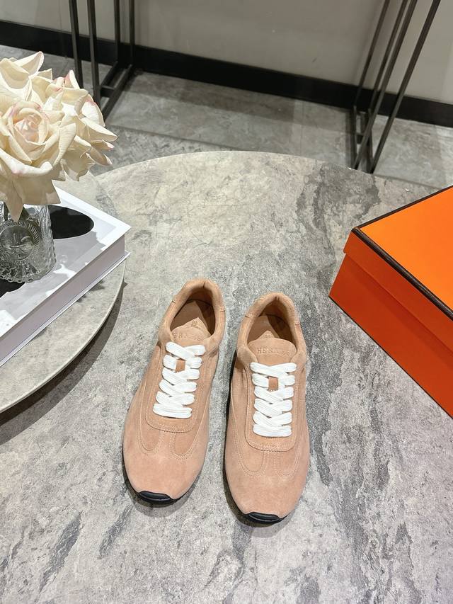 爱马仕Hermes春夏秀款复古德训鞋 阿甘鞋 DDD 各大博都主有荐推的 永不褪色的阿甘训德鞋 绝对人手入必的德训白小鞋 DDD 原版开发 选料对色完美大货 D