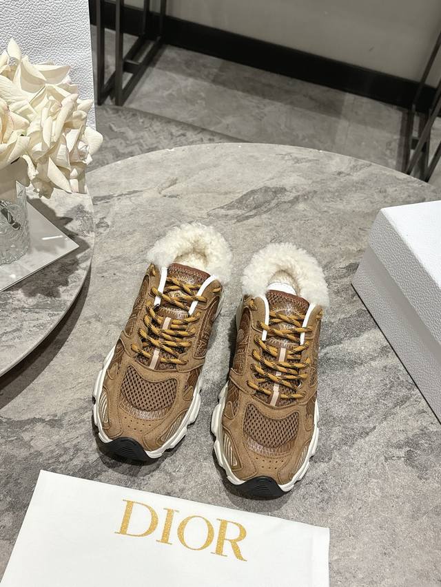 最新爆款 明星款2025主推爆品 全新发售的迪奥 Dior Chrono 新款休闲运动鞋跑鞋老爹鞋半拖 真的酷毙了，未来感十足原版完美复刻！羊毛里 全对版材质