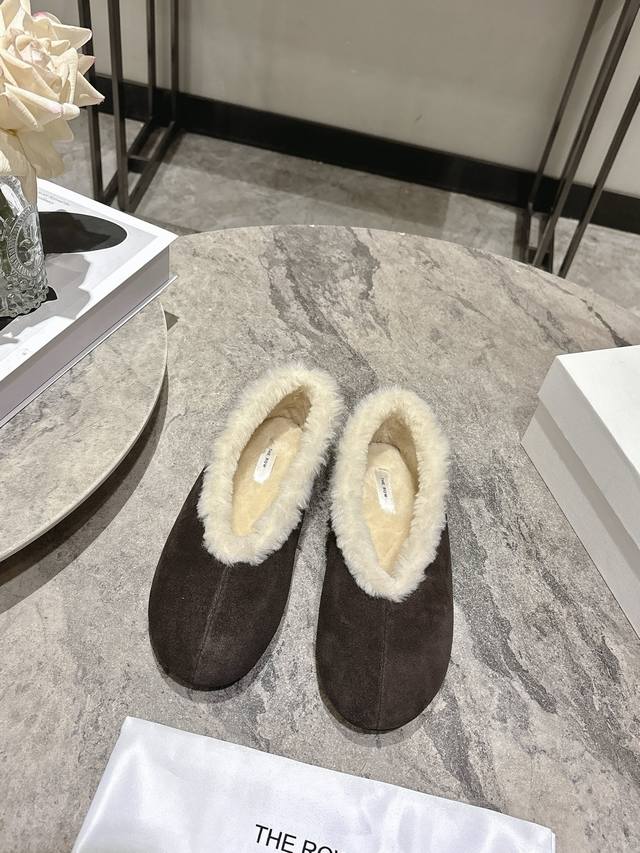 The Row 小众潮牌 25Ss秋冬新款 芭蕾舞鞋 复古单鞋 一脚蹬懒人毛毛鞋 DDD 超级柔软舒适 今年的第一双奶奶鞋非它莫属 DDD 金灿灿的美丽需要立马